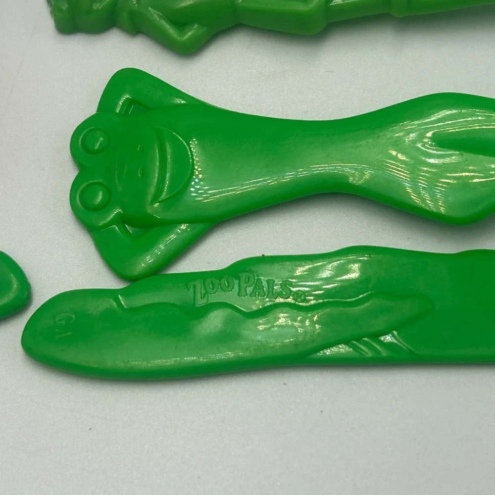 Hefty Zoo Pals Dixie Krazy Kritters Utensils 20 Kids Plasticware Looney Tunes